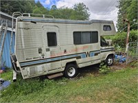 1980 Minnie Winnie Winnebago Motorhome (Driveway)