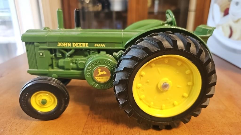 VINTAGE JOHN DEERE DIESEL Tractor 49-54 Model R