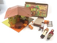 1974 Mattel Sunshine Family World Play House W/Box