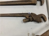 LARGE PIPE WRENCH