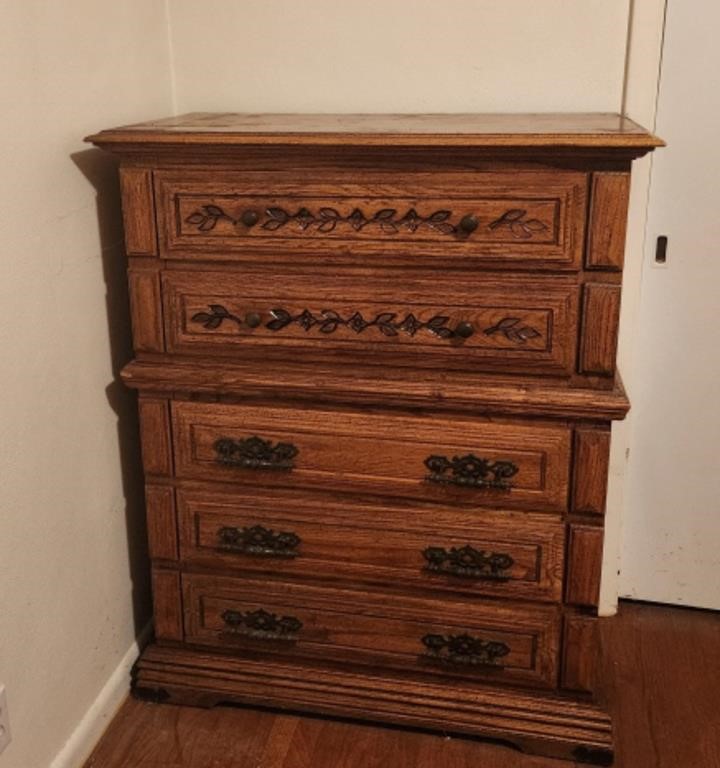 CHEST OF DRAWERS