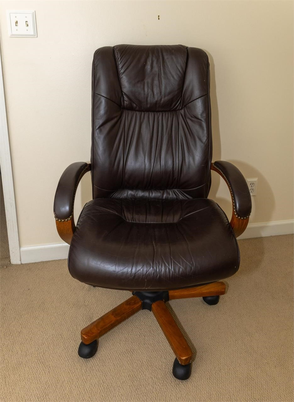 Contemporary leather office chair