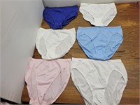 NEW Hanes 6 Ladies Size M Brief's