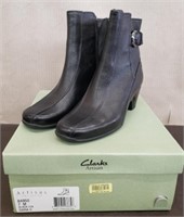 Pair of Clarks Artisan Dara II Black Boots. Sz 7M