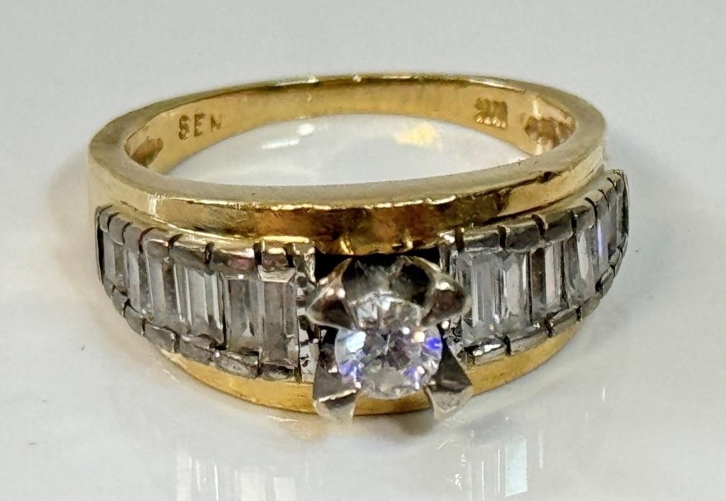 STUNNING 10K YELLOW GOLD RING