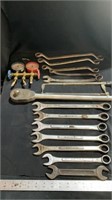 Tools, Various wrenches, hacksaw gauges