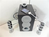 Apple iPod with 2.1 amp and speakers