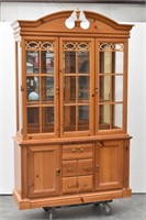 BASSETT China Cabinet Lighted Glass Front