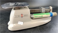 Pitney Bowes scale in good working condition