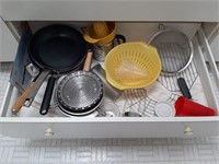 Kitchenware lot; frying pans, masterchef knifes,