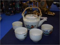 CHINA TEAPOT & 4 CUPS