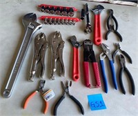 W - MIXED LOT OF HAND TOOLS (G51)