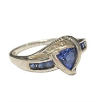 10K WHITE GOLD WOMENS RING SAPPHIRE?  2.4 GRAMS