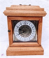 mantle clock in oak case; battery operated
