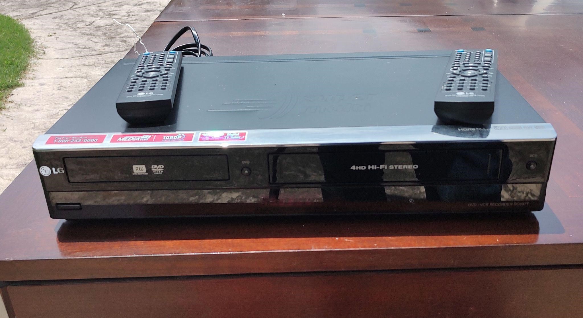 VCR/DVD Combo Player w/Remote Control