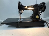 ANTIQUE SINGER FEATHER WEIGHT SEWING MACHINE