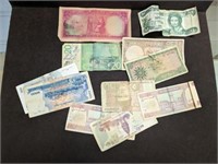 GROUP OF FOREIGN PAPER CURRENCY