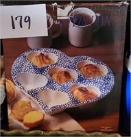 Heart Muffin Baker, NIB