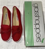 LADIES RED GRASSHOPPERS SHOES SIZE 5