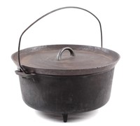 Griswold No.10 Three Legged Chuck-Wagon Dutch Oven