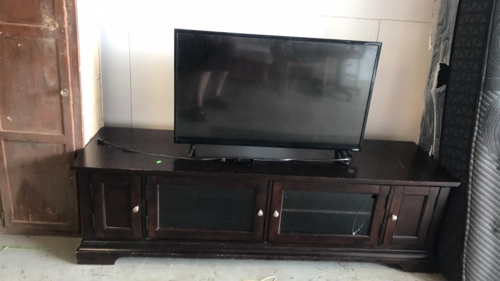 42 inch television w stand and remote