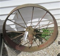 Steel wheel. Measures: 28" Diameter.
