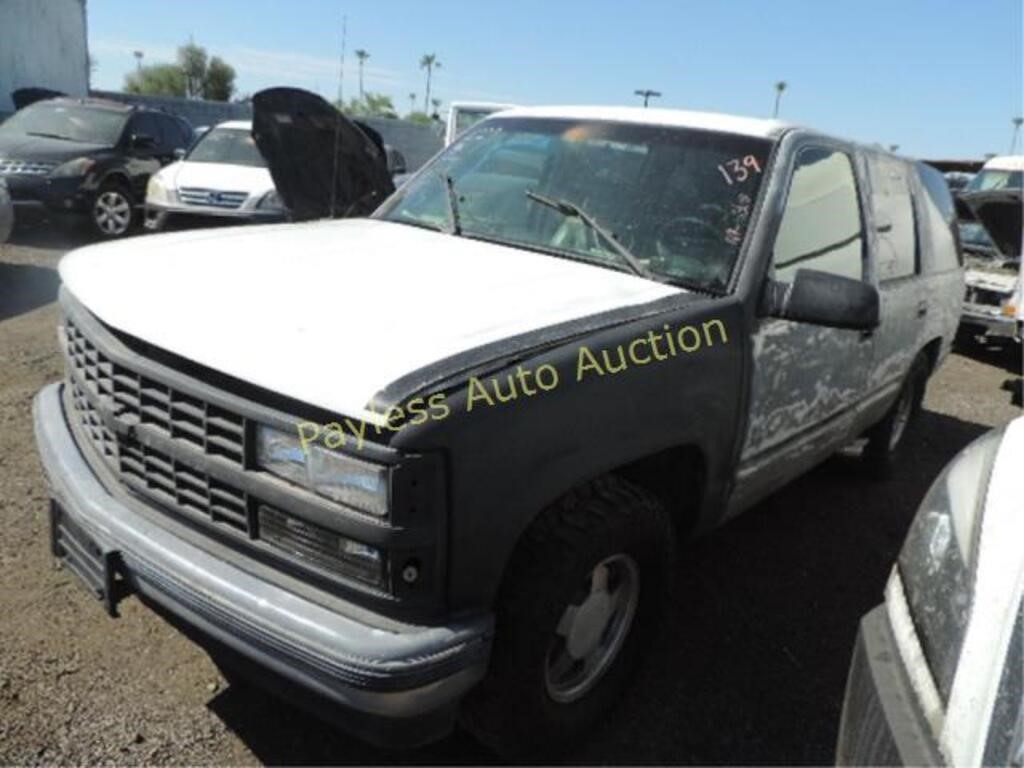 1999 GMC Yukon 1GKEC13R8XJ747724 White