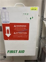 LARGE WALL MOUNT FIRST AID KIT