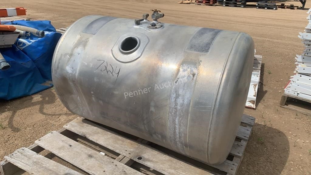*Aluminum Peterbilt  Fuel Tank (Damaged)