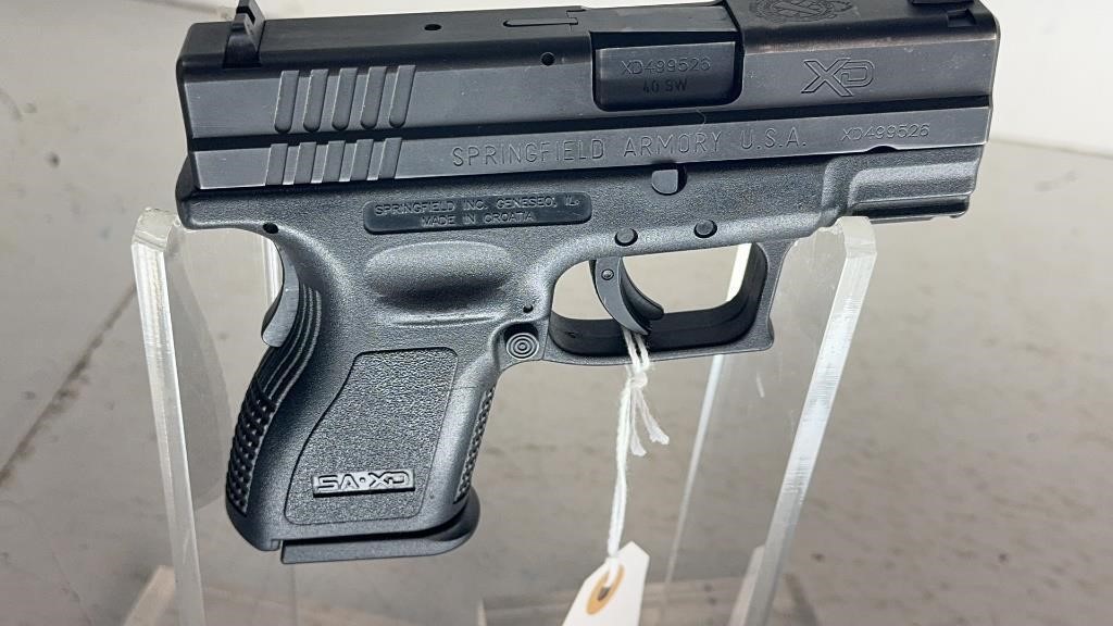 Springfield XD-40 40 cal Semi Auto w/3 Magazines