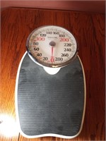 Taylor 400 LB Professional Scale