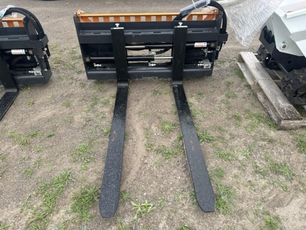 Unused 2024 Hydraulic Adjustable Pallet Fork