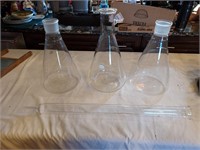 Large Pyrex beakers - Science lab