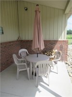 Patio set that includes (4) chairs, table and