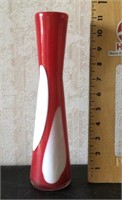 Red/white cased glass vase