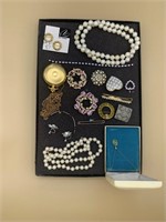 MISC JEWELRY LOT BROOCHES ETC