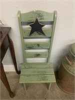 WOODEN CHAIR WITH STAR