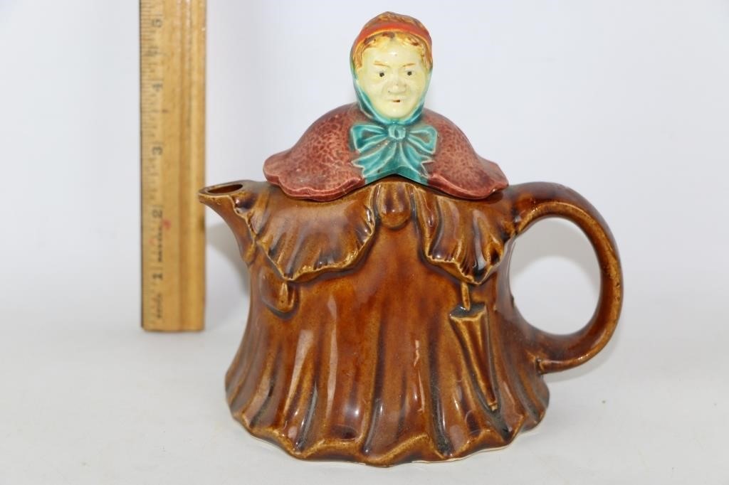 Old Lady Tea Pot--