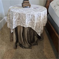Wood Bed-Side Lamp Table & Table Cloths