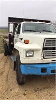 1987 Ford Flatbed truck.  Gas.    Hauled to