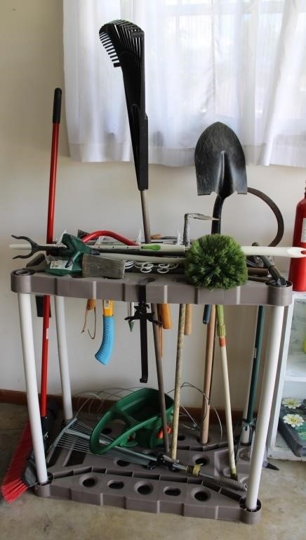 Long Handled Yard Tools w/ Stand