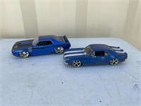 2 DIE-CAST CARS