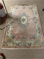 small rug approximately 3' x 5" that matchies 119