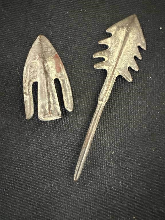 Ancient antique bronze arrowheads from China. 2”