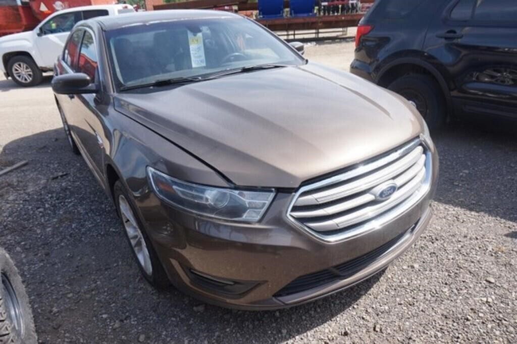 2015 Ford SEL Taurus 4dr