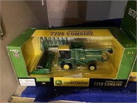 John Deere 7720 combine 1:64 scale