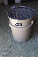 Yeti bucket