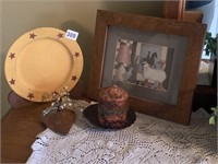 WOOD PLATE, CANDLE, FRAME
