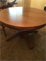 Very nice oak round table 45 inches across with