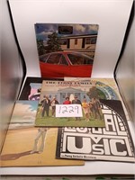 Vintage Records-The Carpenters. Joan Baez, etcc